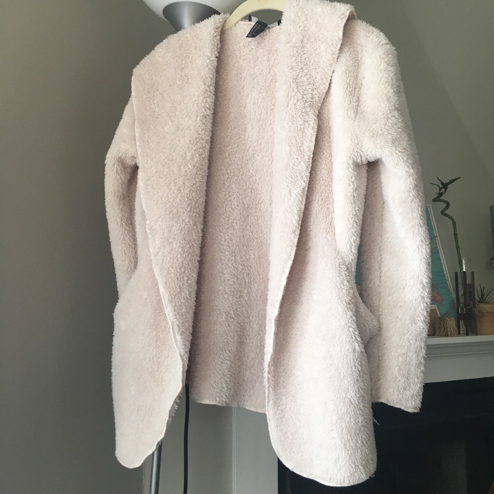 Soft and Fuzzy jacket with good and pockets
